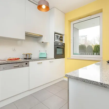 Pastel & Cozy With A Spacious Terrace In By Renters Danzica